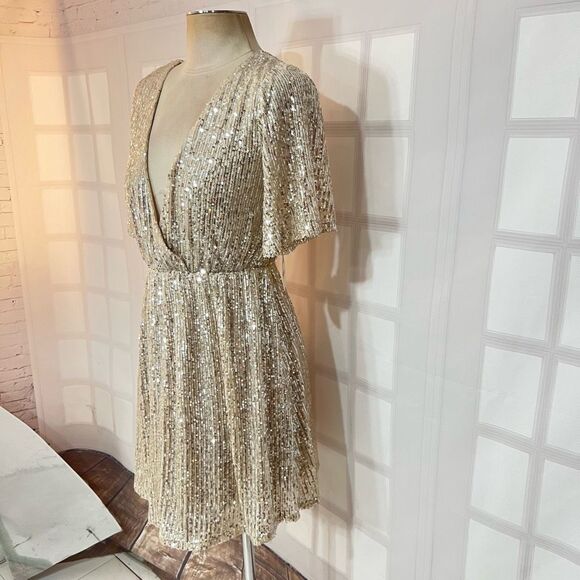 Altar’d’ State NWT Gold Mesh Sequin V-Neck Lined Bridesmaid Mini Dress Medium - Picture 4 of 12